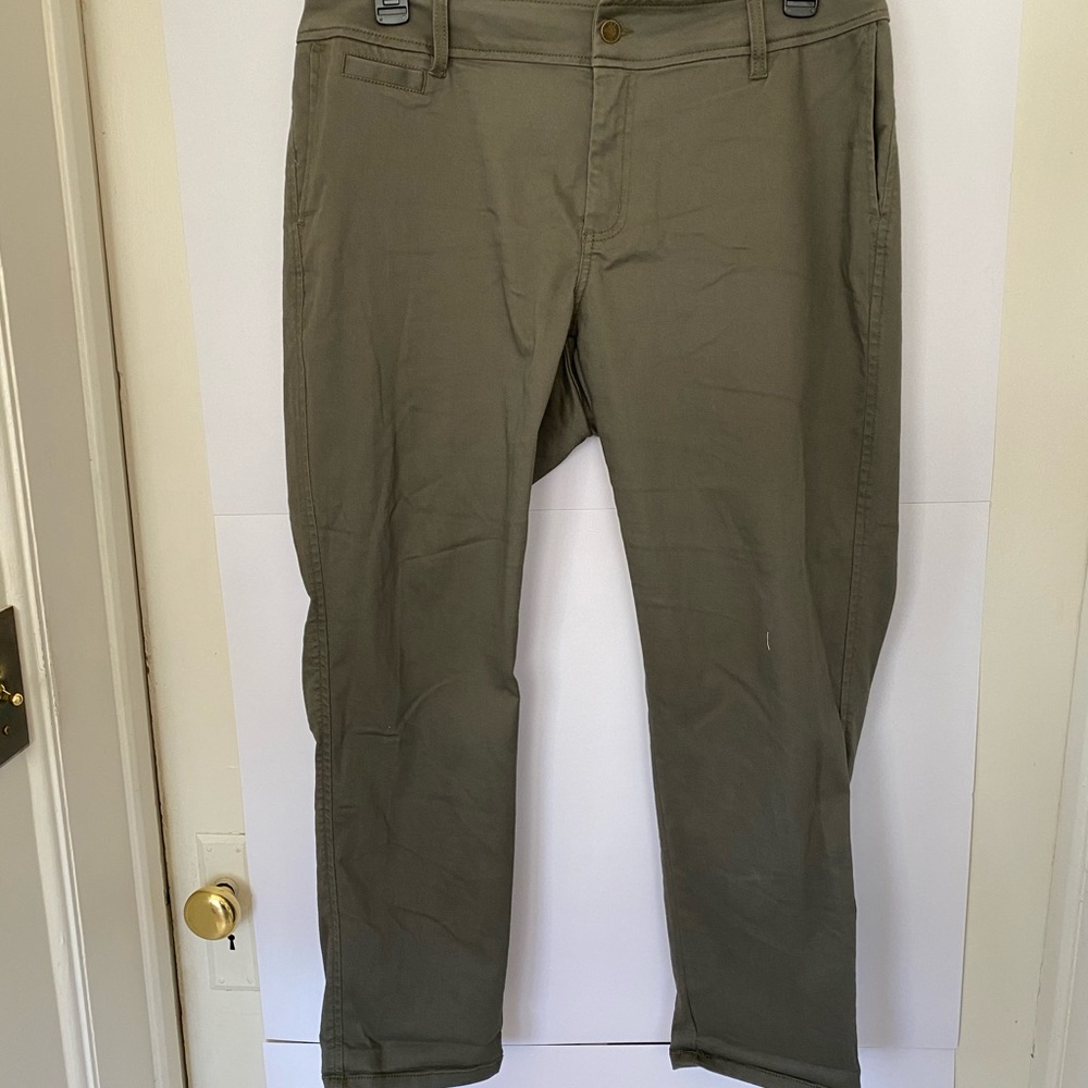 Market and Spruce chino style pants